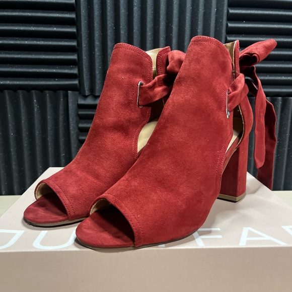 Heeled Suede Sandals - Picture 4 of 10